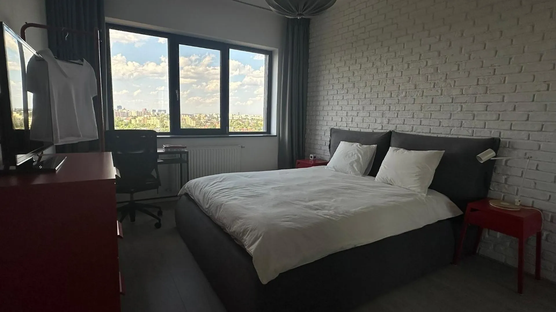 Urban Heights - Bucharest Skyline Apartment